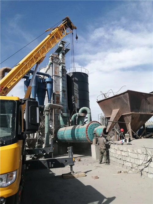 九原区设备搬运等各类工程项目中，吊车起着关键作用