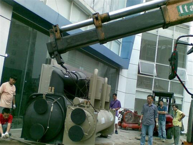 九原区随车吊和汽车吊的核心区别是什么？哪种更省钱？