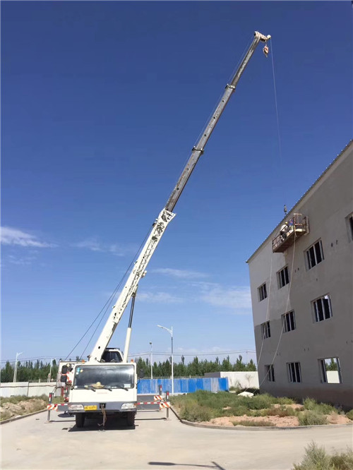 九原区“轻装强干”—— 吊车的 “轻量化臂架” 技术